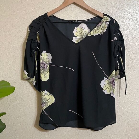 1. STATE | floral top v-neck top - Picture 2 of 8